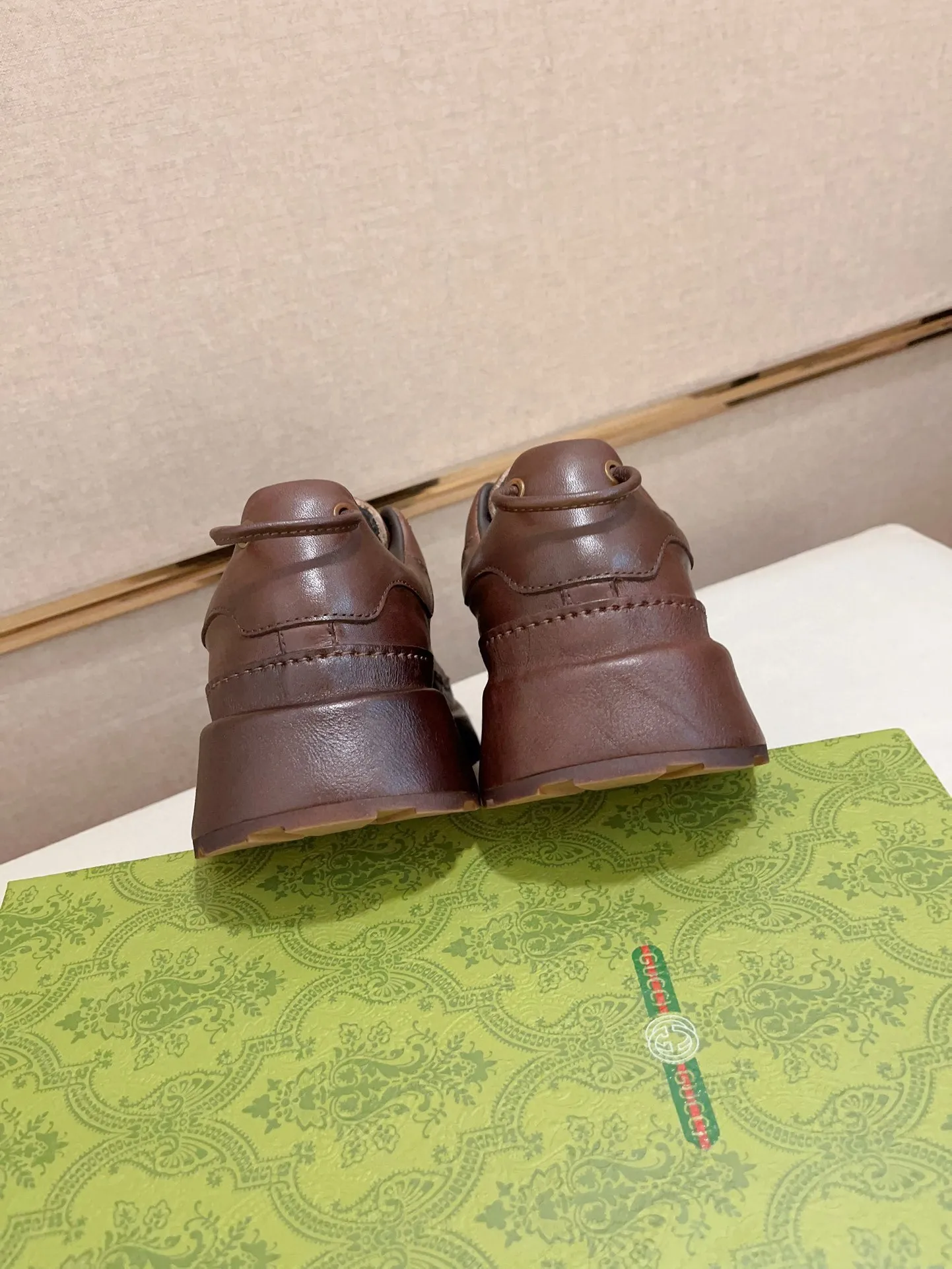 Men's shoes 💰: 680💰 Gucci (Gucci) new men's shoes, sold simultaneously on the official website, made from original orders, uppers made of first-layer cowhide, purely handmade craftsmanship 🌈 High-end first-layer genuine leather lining, original non-slip and wear-resistant outsole, fashionable and versatile, standard size .37-44. Can be customized 45-46